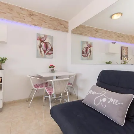 Апартаменти Santa Maria 102 - One Bed Адехе